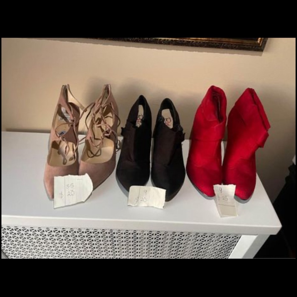 Shoes size 8;5.  Very good condition